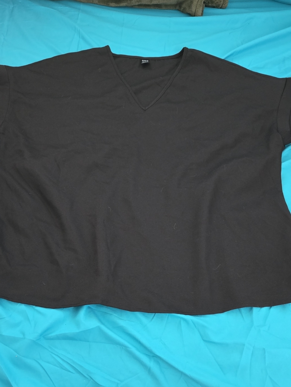 SHEIN Black V-Neck Tee